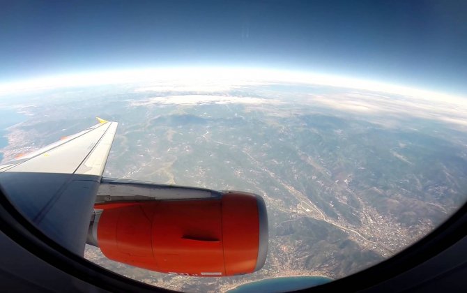 Woman Thrown Off Flight for Reportedly Punching Attendant