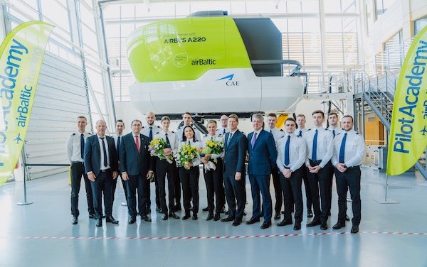 16 students graduate airBaltic Pilot Academy