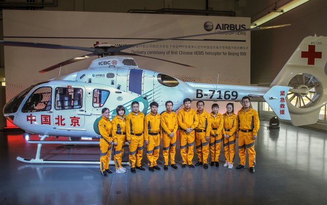 Airbus Group Invites Tsinghua Students Visiting China Helicopter Exposition