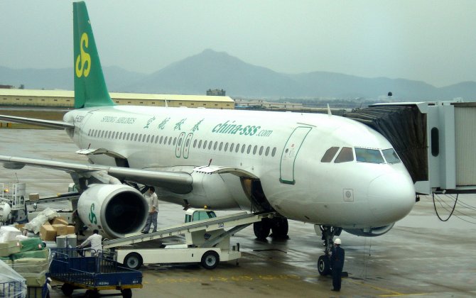 Chinese Civil Servants Can Now Opt to Fly on Spring Airlines