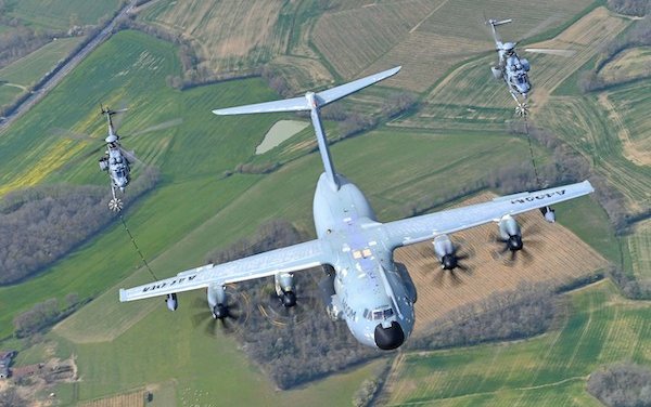 Airbus A400M conducts major helicopter refuelling certification campaign