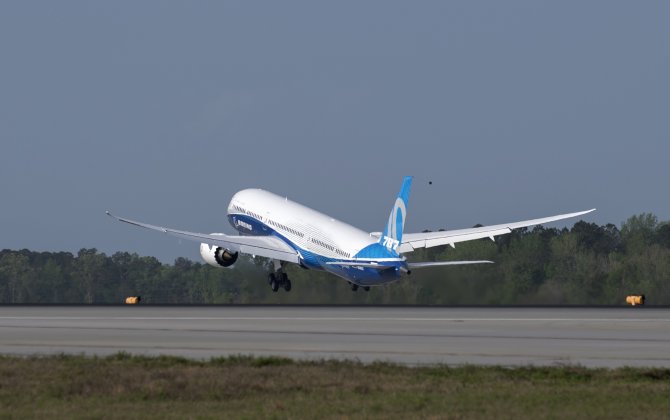 Boeing 787-10 Dreamliner Completes First Flight