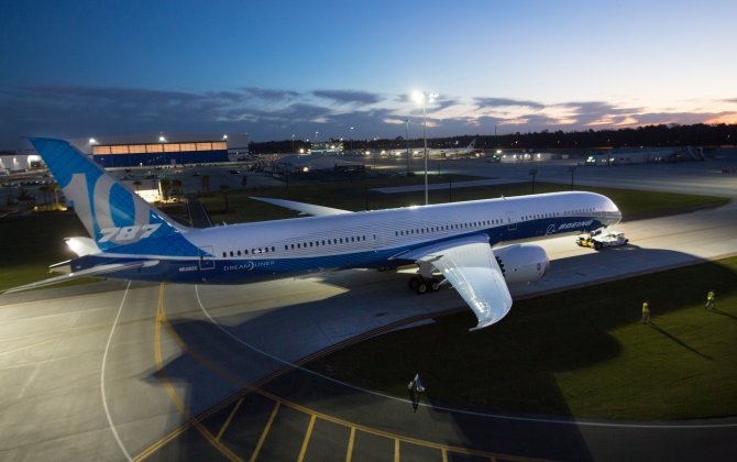 Boeing Debuts 787-10 Dreamliner