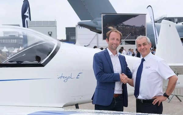 Decarbonising pilot training - Airbus partners AURA AERO 