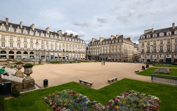 Flybe to operate two new French routes from London City in 2016