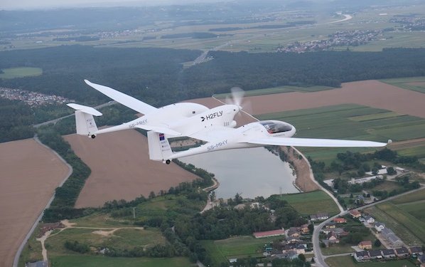 H2FLY completes World first piloted flight of liquid hydrogen powered electric aircraft