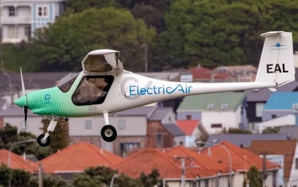 New Zealand strait crossed for first time by electric plane