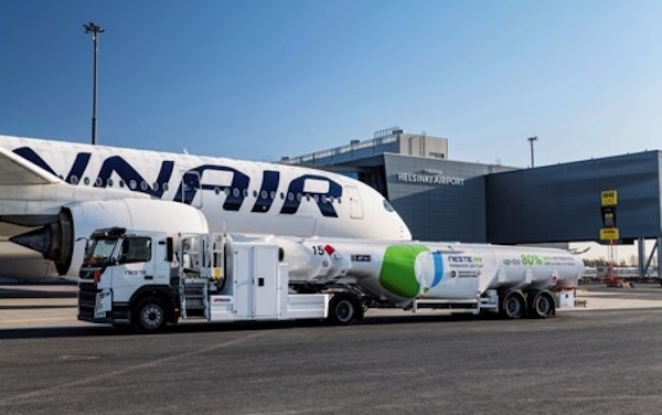 Reducing carbon emissions from flights - Finnair purchased 750 tons of Neste MY Sustainable Aviation Fuel