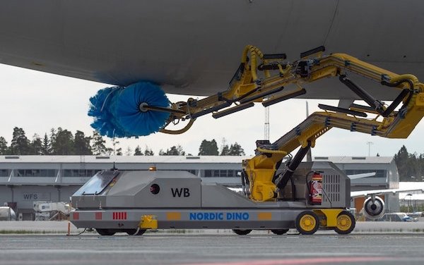 The vital importance of aircraft de-icing and washing