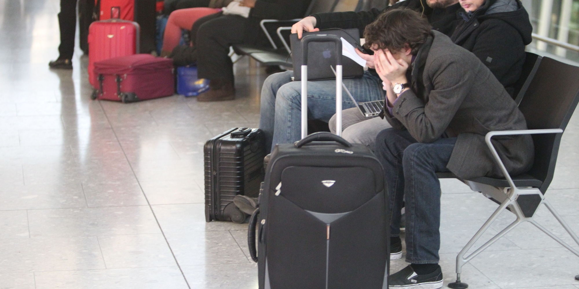 компенсация при задержке рейса. вим авиа запускает рейсы в самару. задержали чартерный рейс. фри лайнс компани. пакеты омикрон в аэропорту чехии.