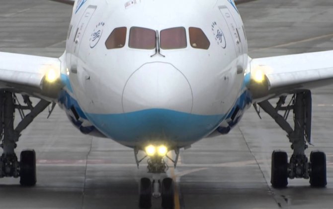 President Xi Jinping Boarding Xiamen Airlines' 787 Dreamliner