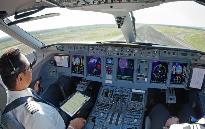 Russia May Deliver 5 SSJ-100 Planes to Irish CityJet Airline