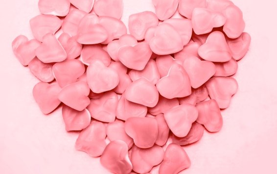 Airline Celebrates Valentine&rsquo;s Day with Passengers