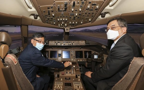 Cathay Pacific & The Hong Kong Polytechnic University sign Cadet Pilot programme agreement