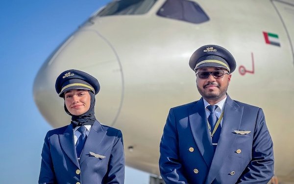 Etihad Airways - Middle East first Boeing 787 Dreamliner Multi-Crew Pilot License programme