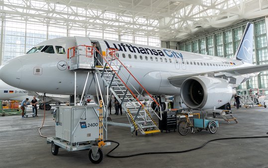 Flying more sustainably with &ldquo;shark skin&rdquo;: Lufthansa Group tests next-generation AeroSHARK