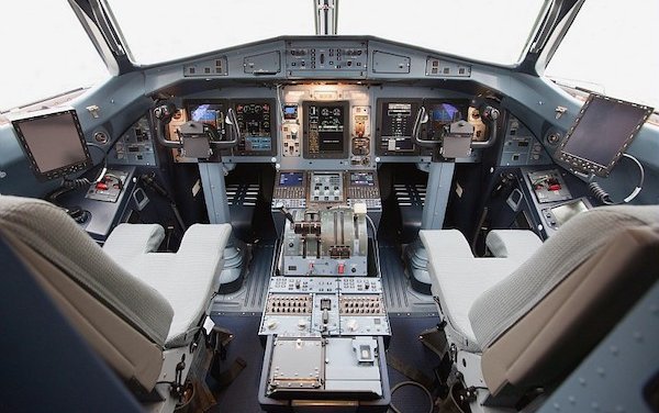 Global ATR42/72-600 Maintenance Agreement  signed by Liebherr and ATR