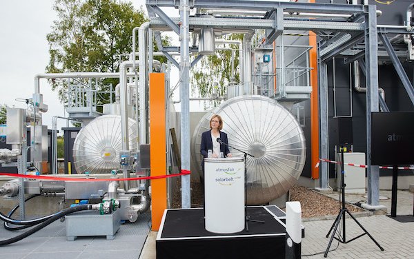Lufthansa invests in first industrially produced carbon-neutral, electricity-based kerosene 