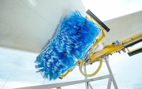 Wet vs. dry aircraft washing: all you need to know about aircraft cleaning types